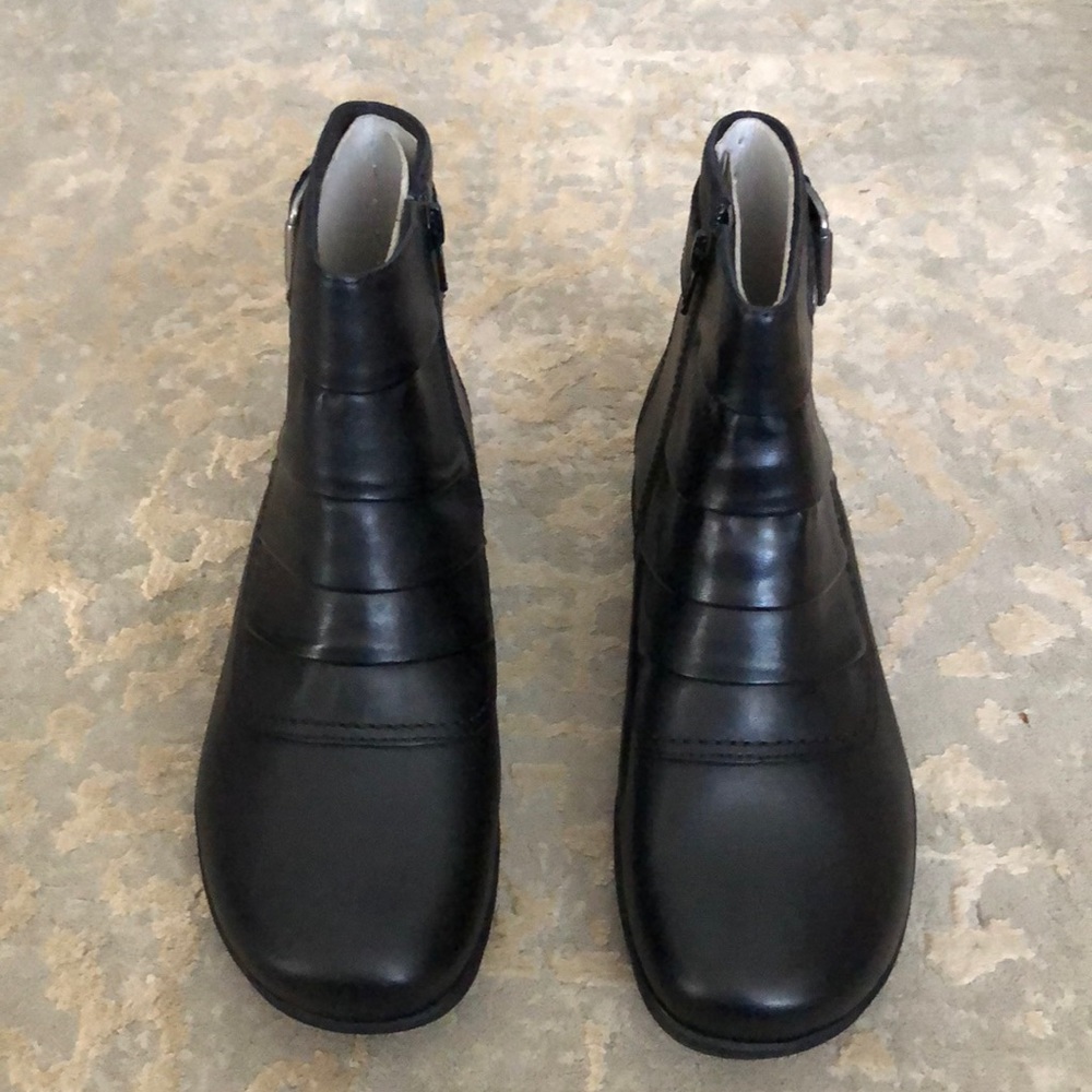 Clarks black ankle boots 8 wide